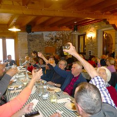 P1190999   Il Cin-cin all  Agr.  La Torretta , h. 14.50 .